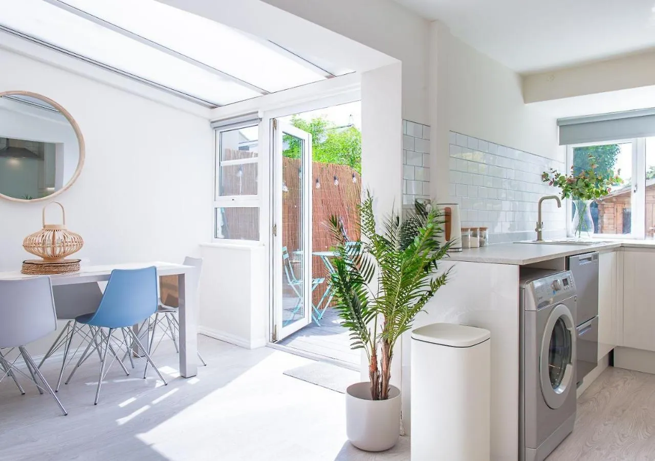 Dom wakacyjny Willa Stunning Townhouse With Large Garden - Sleeps 8! Cheltenham Wielka Brytania