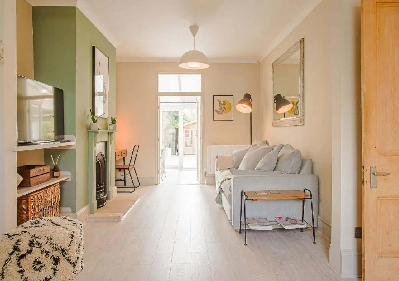 Dom wakacyjny Willa Stunning Townhouse With Large Garden - Sleeps 8! Cheltenham