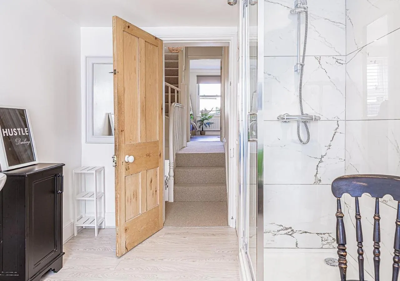 Dom wakacyjny Willa Stunning Townhouse With Large Garden - Sleeps 8! Cheltenham